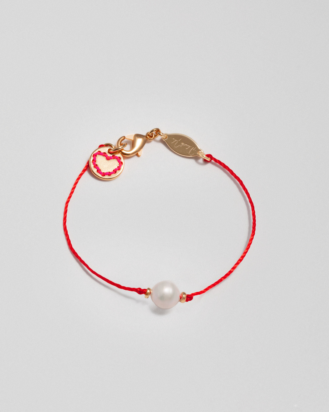Bracelet porte-bonheur en fil rouge