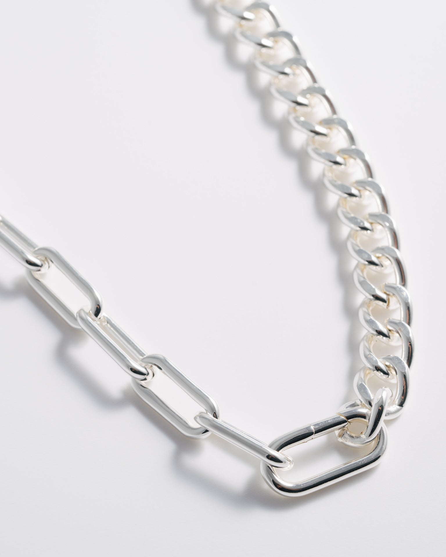 Collier court demi-moitié argenté