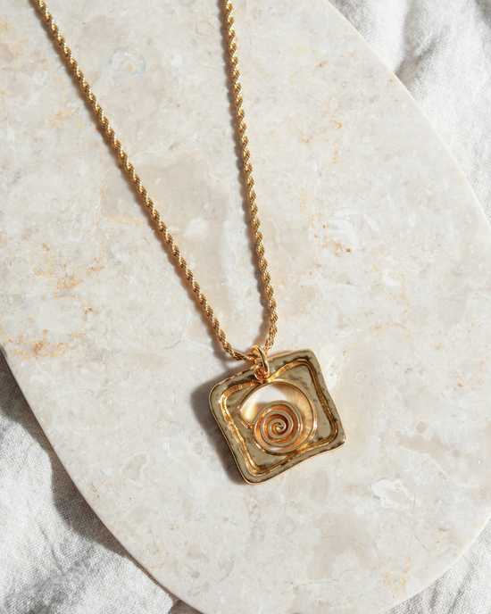 Seashell Charm - Gold
