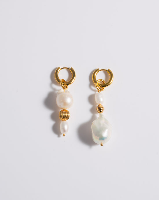 Load image into Gallery viewer, Golden Pearl Earrings
