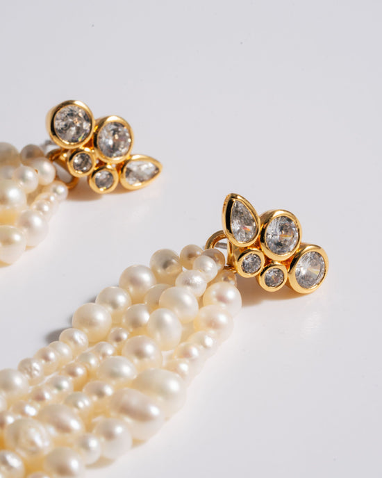 Load image into Gallery viewer, Pearl Tassel Ear Jacket

