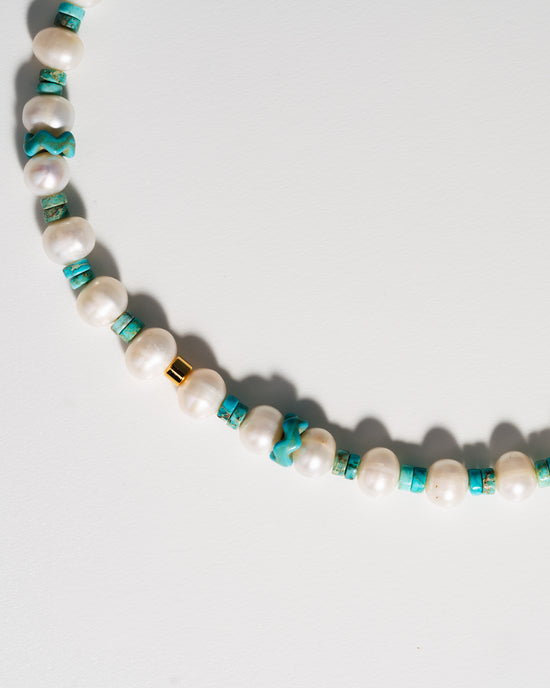 Load image into Gallery viewer, Blue Daisy Pearl Necklace
