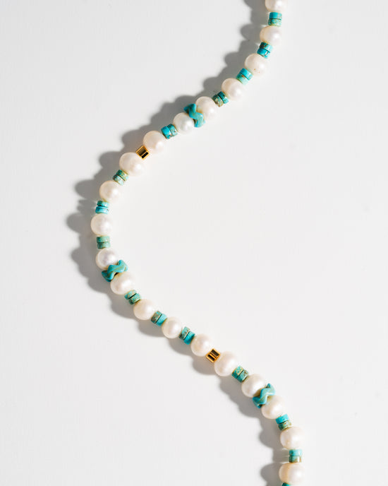 Load image into Gallery viewer, Blue Daisy Pearl Necklace
