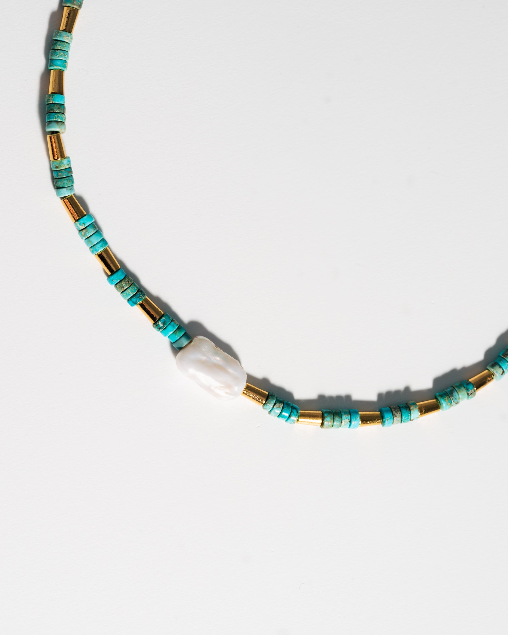 Collier de marguerites bleues