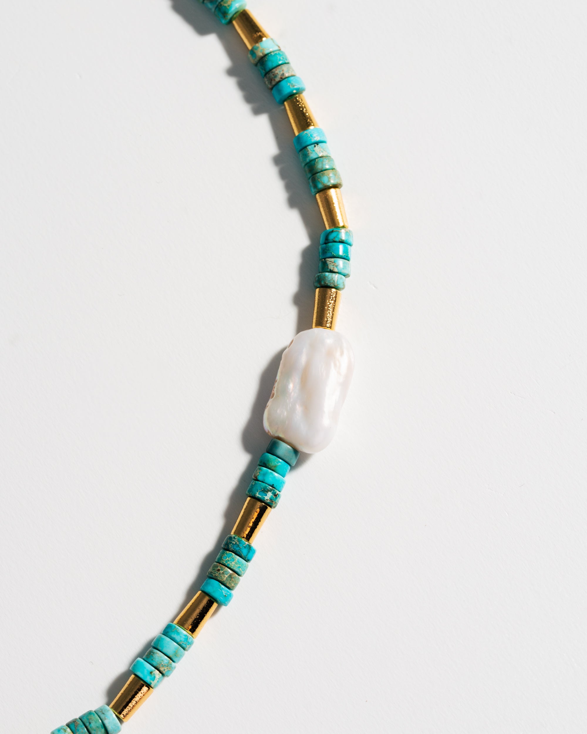 Collier de marguerites bleues