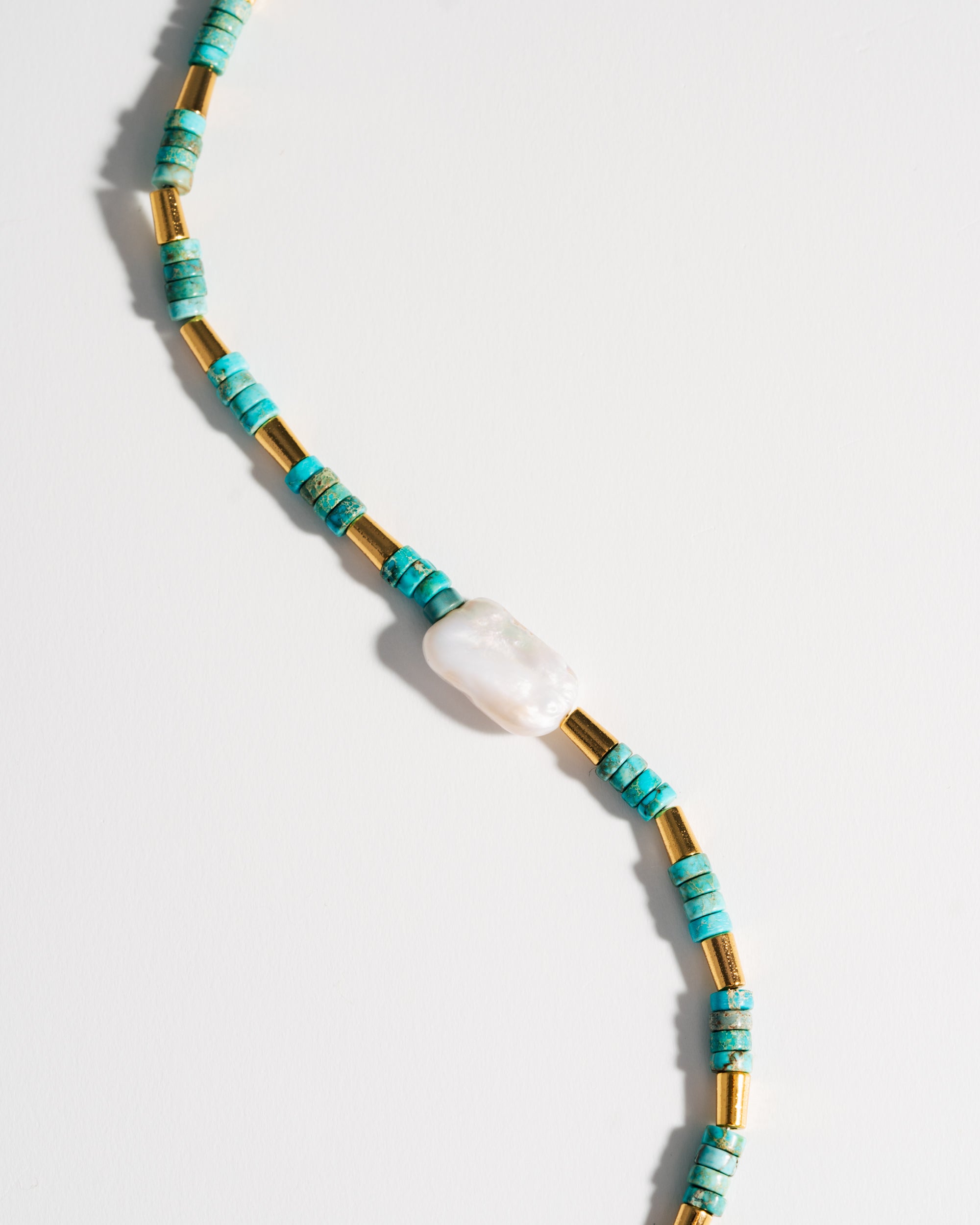 Collier de marguerites bleues