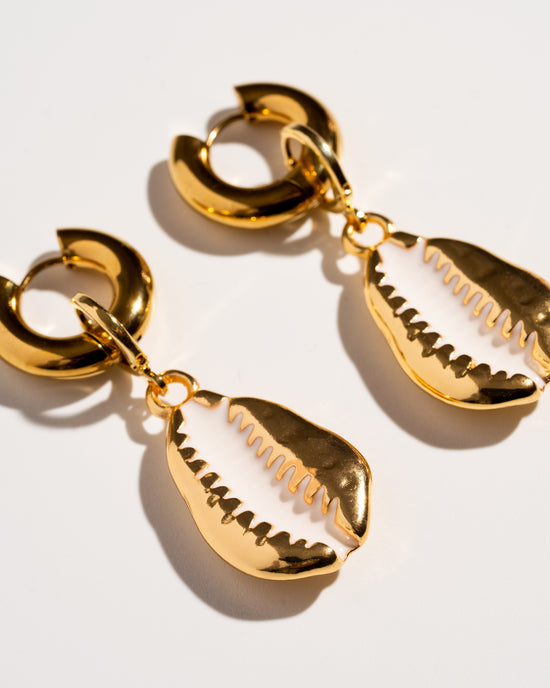 Load image into Gallery viewer, White Seashell Earrings
