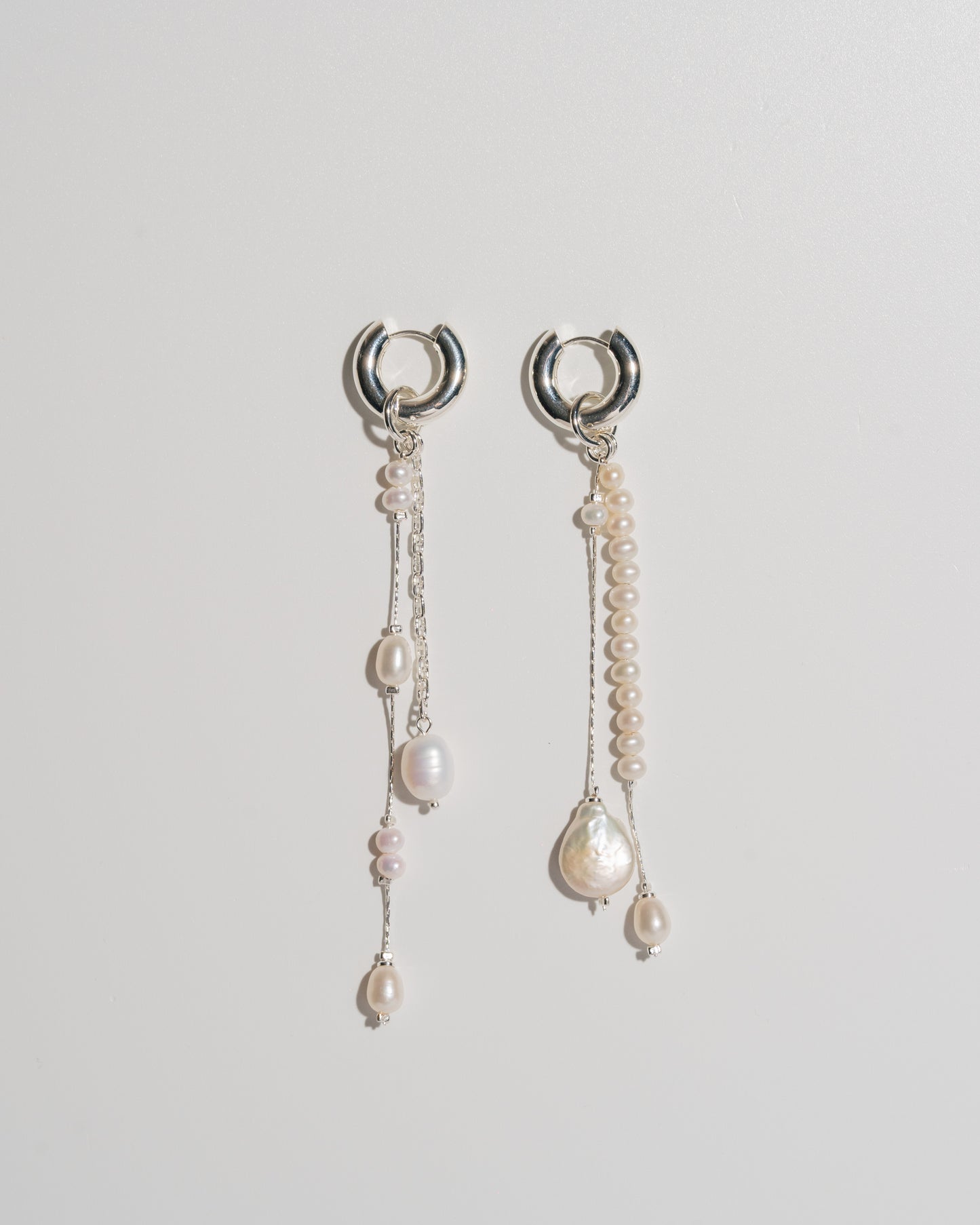 Load image into Gallery viewer, A Pearl Like Me Earrings - Silver
